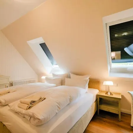 Semi-detached House - Dos081011-lyc
